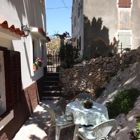 Pensión And With Parking Space Cunski, Losinj - 2498 Čunski