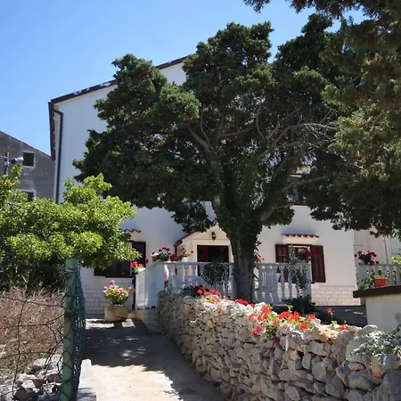 And With Parking Space Cunski, Losinj - 2498 Affittacamere