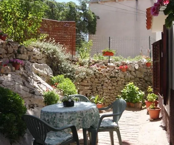 Apartments And Rooms With Parking Space Cunski, Losinj - 2498 Cunski