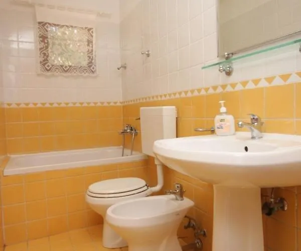 Guest house Apartments And Rooms With Parking Space Cunski, Losinj - 2498 3*