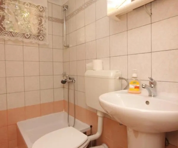 Apartments And Rooms With Parking Space Cunski, Losinj - 2498 Guest house 3*