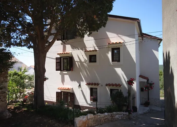 Guest house Apartments And Rooms With Parking Space Cunski, Losinj - 2498 3*