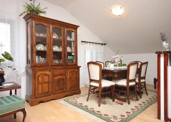 Apartments And Rooms With Parking Space Cunski, Losinj - 2498 3*