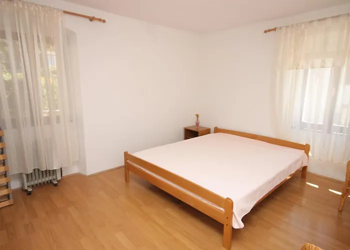 Apartments And Rooms With Parking Space Cunski, Losinj - 2498 Guest house