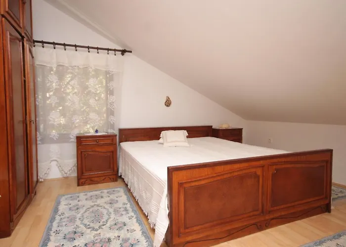 Apartments And Rooms With Parking Space Cunski, Losinj - 2498 Guest house