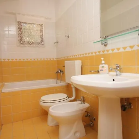 Konukevi And With Parking Space Cunski, Losinj - 2498 3*