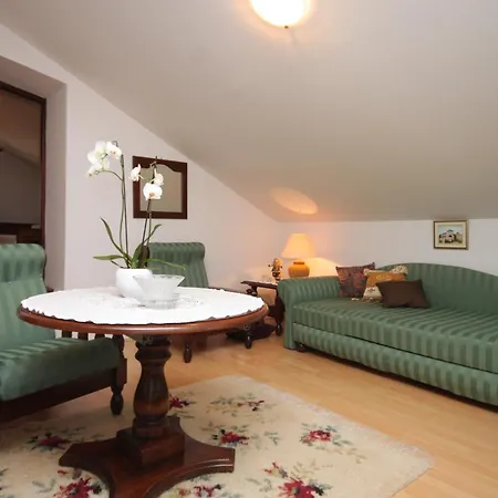 Gasthof Apartments And Rooms With Parking Space Cunski, Losinj - 2498 3*
