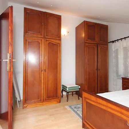 Gasthof Apartments And Rooms With Parking Space Cunski, Losinj - 2498 3*